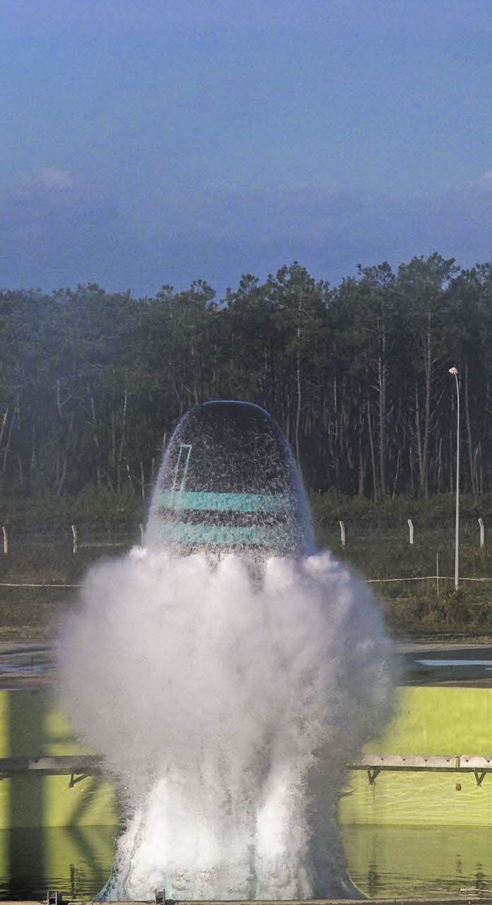 Die chinesische Nachrichtenagentur Xinhua hat heute einige Bilder über einen Test der französischen Interkontinentalrakete M51 veröffentlicht. Es handelt sich dabei um einen simulierten Unterwasserabschuss.