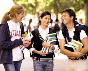 Die steigende Zahl von chinesischen Studenten an amerikanischen Hochschulen steht für das ökonomische Erstarken von Familien aus der Mittelschicht, die Bildung wertschätzen. Allerdings gibt es eine Reihe von kulturellen Fragen.
