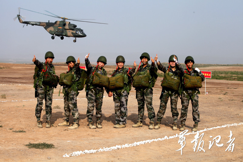 soldatinnen der chinesischen spezialeinheit