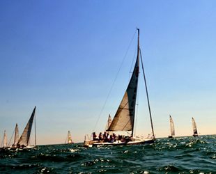 Am 2. September ging die 16-tägige Internationale Segelwoche in Qingdao an der Fushan-Bucht feierlich zu Ende. Mit der Segelwoche hat die Stadt Qingdao seine internationale Bedeutung im Segelsport-Kreisen noch einmal unterstrichen.