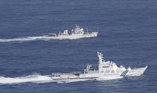 12艘中国船驶入钓鱼岛海域巡航日方准备出动军舰