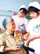 Bis 2050 werden schätzungsweise 100 Millionen Chinesen mit mäßiger oder schwerer Behinderung leben - Eine große Herausforderung für Pflegeversicherung.