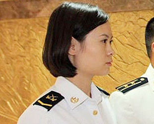 Chinas erster Flugzeugträger 'Liaoning' wurde am 25. September 2012 offiziell in Dienst gestellt. Zur Mannschaft der Liaoning gehören auch ca. 50 Soldatinnen, die für alle Aufgaben an Bord des großen Kriegsschiffes ausgebildet sind.