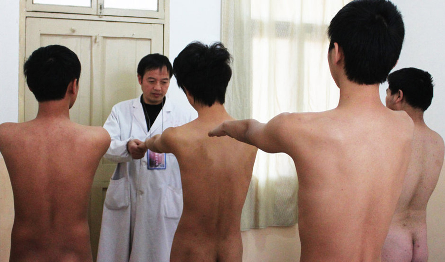 Nackt bei musterung 💖 Nackt Musterung in China.