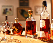 Eine Prüfung hätte gezeigt, dass der Cognac einen unzulässig hohen Anteil an Phthalsäureester (einer Art Weichmacher) enthalte. Der Verkauf der beanstandeten Cognac-Marken wurde daher vorläufig gestoppt.