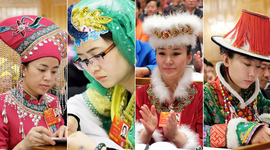 Jedes Jahr gibt es während der Jahrestagungen eine Gruppe von Abgeordneten des NVK, die ihre nationalen Kostüme tragen und nach Beijing kommen, um zusammen über die Staatsangelegenheiten mitzuberaten.