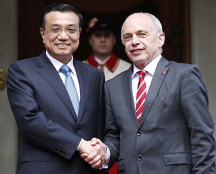 Der chinesische Ministerpräsident Li Keqiang ist am Freitag in Bern zu einem Gespräch mit dem schweizerischen Bundespräsidenten, Ueli Maurer, zusammengetroffen.