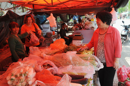 Am 15. Mai wurde der erste 'Straßensupermarkt' auf der Liuquan-Straße im Wohnviertel Liuquan in Betrieb genommen. Durch diese Aktion konnte die Stadt die Verkehrssituation in dem Viertel deutlich verbessern.