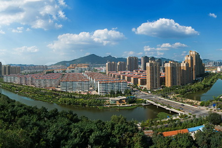 Licang ist der nördlichste Bezirk der Stadt Qingdao, der durch Umweltverschmutzung schwer belastet wurde. Dank der Austragung der Garten-Expo 2014 vollzieht sich hier eine tiefgehende Veränderung.