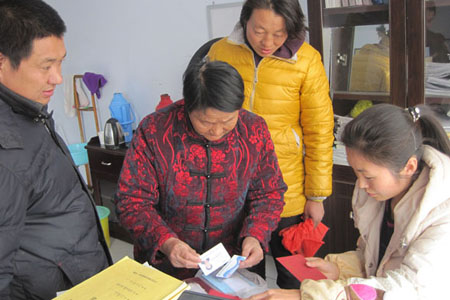 Bisher haben die Familien von 34 Rentenversicherten in der Gemeinde Dazhangzhuang im Kreis Yiyuan, die seit Oktober verstorben sind, insgesamt 27.200 Yuan (3270 Euro) Bestattungssubventionen bekommen.