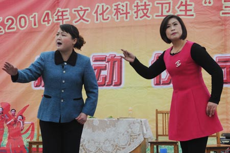 Die Premiere der neu verfassten Lüju-Oper 'Herz der liebevollen Mutter' fand am 14. Januar auf dem Kulturplatz der Gemeinde Kunlun im Stadtbezirk Zichuan (Stadt Zibo, Provinz Shandong, Ostchina) statt. Dieses neue Theater wurde vom Luyun-Lüju-Ensemble des Bezirks vorgeführt.