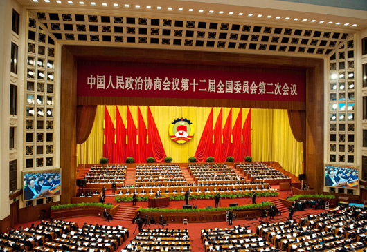 Heute um 9 Uhr wurde die 3. Plenatsitzung der 2. Tagung der 12. PKKCV in der großen Halle des Volkes in Beijing eröffnet.