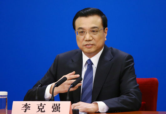 Am Donnerstagvormittag wurde Chinas Ministerpräsident Li Keqiang zu einer Pressekonferenz eingeladen. Dabei hat er die Fragen in- und ausländischer Journalisten beantwortet.