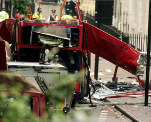 Die Terroranschläge am 7. Juli 2005 in London waren eine Serie von islamistischen Selbstmordattentaten in London auf Zivilisten, die während der morgendlichen Hauptverkehrszeit den öffentlichen Nahverkehr der Stadt nutzten.