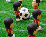 Miniaturen der WM-Fußballer in Beijing