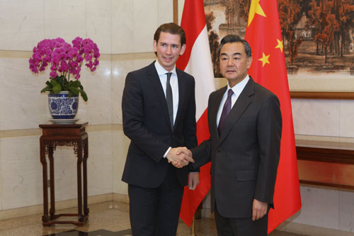 Der chinesische Außenminister Wang Yi hat sich am Mittwoch in Beijing mit seinem österreichischen Amtskollegen Sebastian Kurz getroffen.