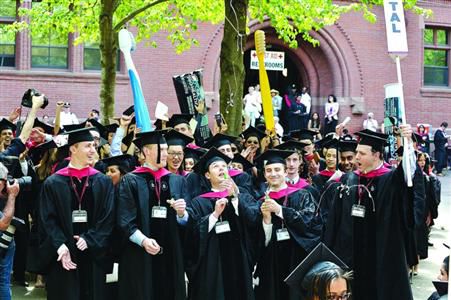 15 chinesische Staatsbürger sind in den USA angeklagt worden, weil sie ein Betrugssystem entwickelt haben sollen, bei dem sie Betrüger zur Teilnahme an Aufnahmeprüfungen wie dem SAT schickten, um an amerikanischen Elite-Unis aufgenommen zu werden. Dies meldete das US-Justizministerium am Donnerstag. 15 chinesische Staatsbürger sind in den USA angeklagt worden, weil sie ein Betrugssystem entwickelt haben sollen, bei dem sie Betrüger zur Teilnahme an Aufnahmeprüfungen wie dem SAT schickten, um an amerikanischen Elite-Unis aufgenommen zu werden. Dies meldete das US-Justizministerium am Donnerstag.