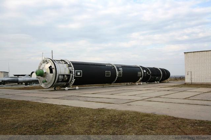 Im Atomwaffenarsenal aller Länder gilt die Interkontinentalrakete aufgrund ihrer Reichweite, Fluggeschwindigkeit und Gewalt als die ultimative Waffe. Die Anzahl der Staaten, die die Interkontinentalraketen-Technologie beherrscht, ist gering. 