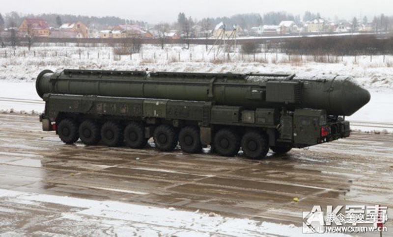 Im Atomwaffenarsenal aller Länder gilt die Interkontinentalrakete aufgrund ihrer Reichweite, Fluggeschwindigkeit und Gewalt als die ultimative Waffe. Die Anzahl der Staaten, die die Interkontinentalraketen-Technologie beherrscht, ist gering. Im Atomwaffenarsenal aller Länder gilt die Interkontinentalrakete aufgrund ihrer Reichweite, Fluggeschwindigkeit und Gewalt als die ultimative Waffe. Die Anzahl der Staaten, die die Interkontinentalraketen-Technologie beherrscht, ist gering.