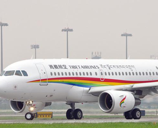 Der Reporter hat von Tibet Airlines erfahren, dass die Route Lhasa-Changsha-Fuzhou, die Tibet Airlines aufgenommen hat, neulich offiziell in Betrieb gesetzt wurde. Dies wird den Touristen die Reise extrem erleichtern.