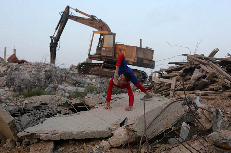 spiderman" im gazastreifen: 11-jhriger junge ma