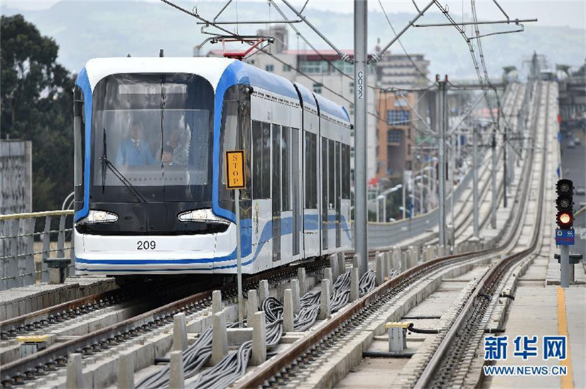 Erste von China gebaute moderne S-Bahn in Afrika