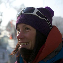 Die Alpinistin und vierfache Eiskletter-Weltmeisterin Ines Papert reiste Anfang Januar nach Harbin, um dort beim Eisfestival ihr sportliches Können dort an den Eisskulpturen unter Beweis zu stellen.