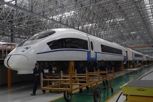 Ein Hochgeschwindigkeitszug in einer Werkstatt der China North Locomotive and Rolling Stock Industry Corp in Changchun, Provinz Jilin.