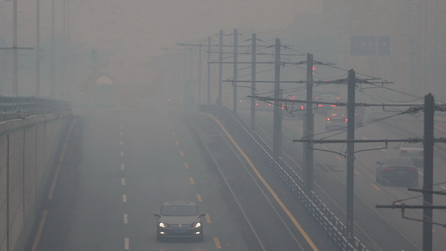 Ab Samstag sind die meisten Städte im nordostchinesischen Liaoning, in Smog versunken. Am Sonntag hat sich die Verschmutzung in der Provinzhauptstadt Shenyang zugespitzt.