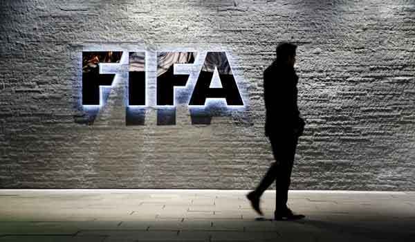 Schweizer Polizei nimmt zwei weitere FIFA-Funktionäre in Haft