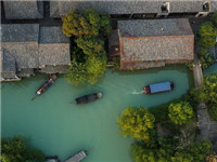 Wuzhen: schöne Wassergemeinde im Herbst