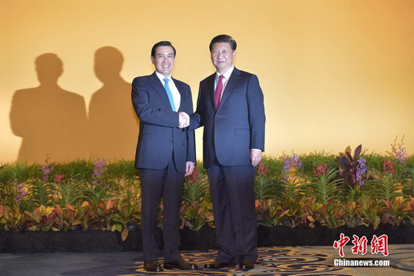 Xi Jinping (rechts) und Ma Ying-jeou beim Treffen am 7. November 2015 in Singapur