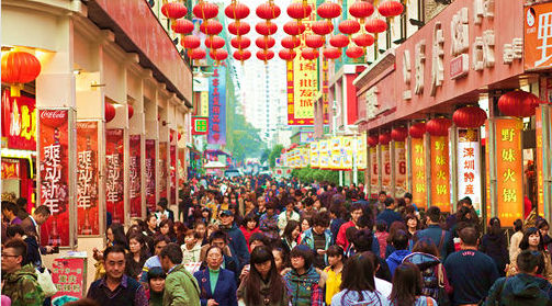 Chinesische Konsumenten trotzen den schlechten Wirtschaftsdaten Chinesische Konsumenten trotzen den schlechten Wirtschaftsdaten