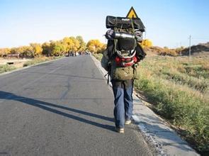 Preiswerter Rucksacktourismus ist beliebt unter jungen Chinesen