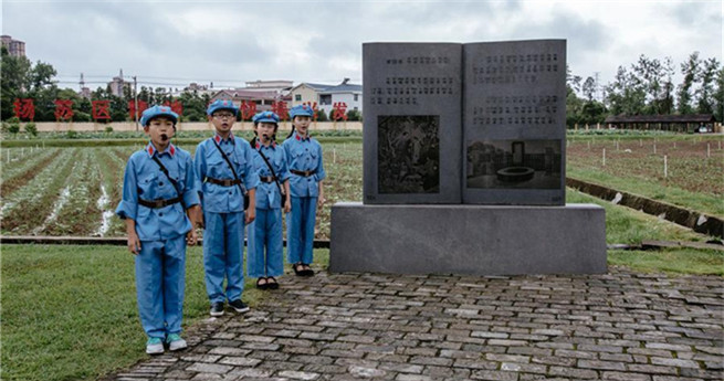 Touristen besuchen Sehenswürdigkeiten in Ruijin, der Wiege der Volksrepublik China