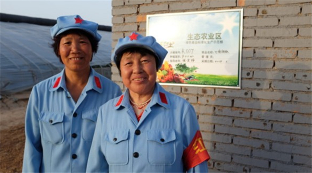 Henan: Hundert Farmmitarbeiter tragen Uniformen der Roten Armee