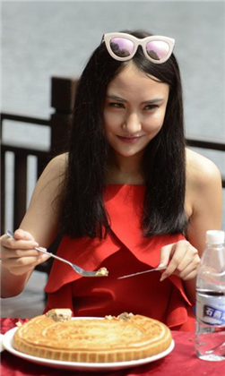 Chinese verspeist 2-Kilo-Mondkuchen in 28 Minuten