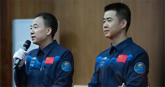 Medientreffen der Astronauten bemannter Mission von Shenzhou-11