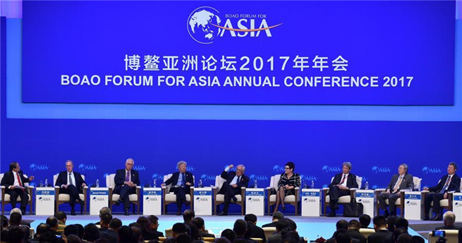 Delegierte nehmen an Plenarsitzung über 'Globalisierung und Freihandel: Die Perspektiven Asiens' teil