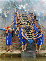 Das Zu-wasser-lassen des Drachenboots in Jiangxi