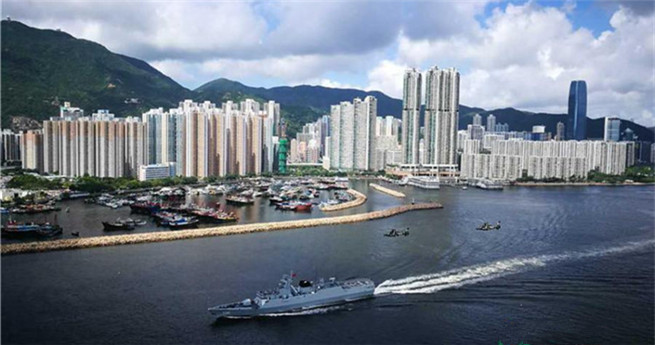 Hongkonger Garnison der Volksbefreiungsarmee führt Luft- und Meeres-Patrouillen durch