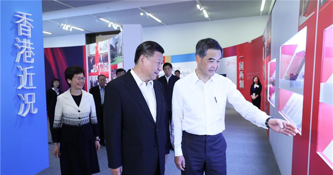 Xi Jinping besucht Ausstellung zur Rückgabe Hongkongs an China
