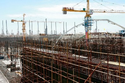首都鉄鋼コンビナートの2250熱間圧延生産ラインの建設現場