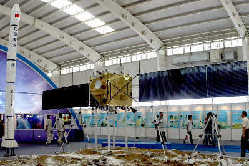 中国の「嫦娥1号」衛星の模型