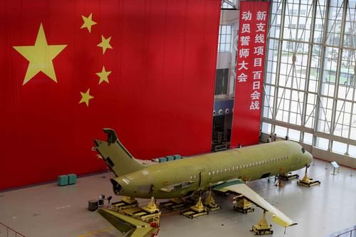 一機目の組立て総仕上げの段階に入った、完全に中国によって自主開発されたARJ21-700型ジェット機