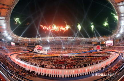10月2日晚，2007年世界夏季特殊奥林匹克运动会在上海体育场隆重开幕。 新华社发（吴华摄）