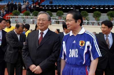 全国人大代表与日本国会议员举行足球友谊赛
