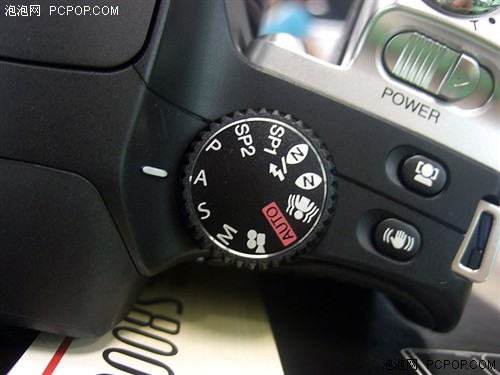 デジタルカメラ売れ筋ランキング5位：18倍ズームレンズ搭載・手ブレ補正機能付きデジタルカメラーーフジS8000fd