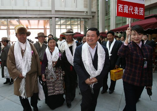 西藏代表团抵达北京