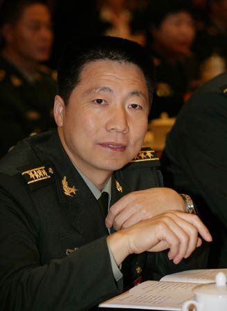 十七大代表、中国航天员科研训练中心副主任、中国人民解放军航天员大队航天员杨利伟